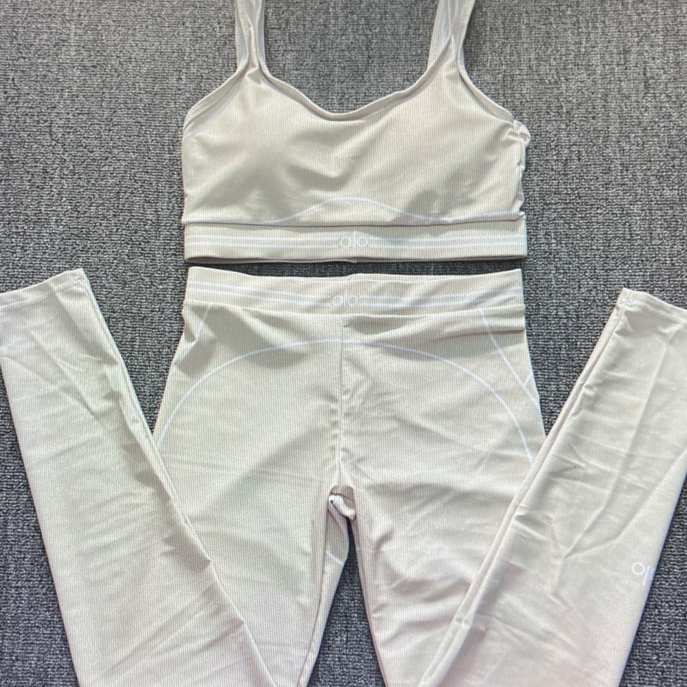 ALO Yoga Cream Sports Bra Size L